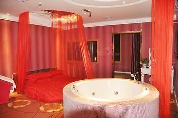 Yichang Xiangjiang No. 1 Hotel Exterior photo